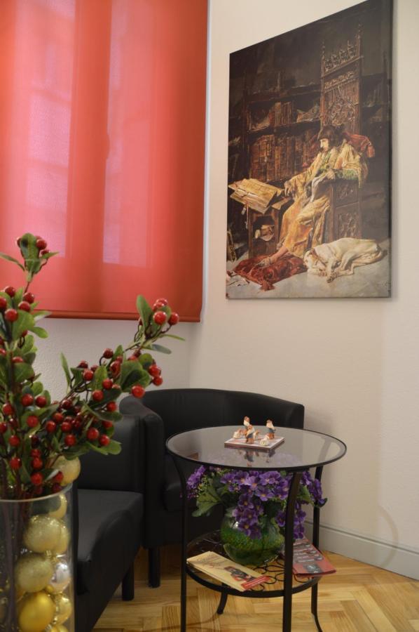 Hostal Aresol Madrid Extérieur photo